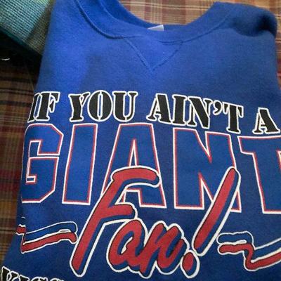 CL22: Mens NY Giants Clothing Lot