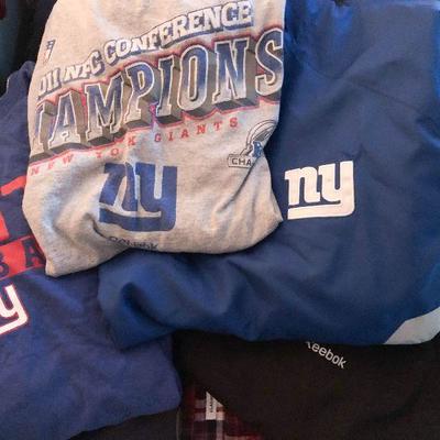 CL23: Mens NY Giants Clothing Lot