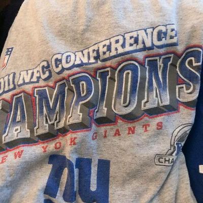 CL23: Mens NY Giants Clothing Lot