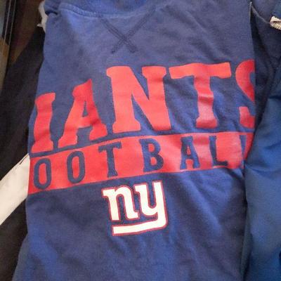 CL23: Mens NY Giants Clothing Lot