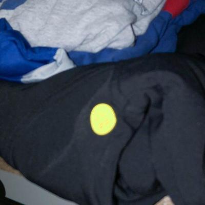 CL23: Mens NY Giants Clothing Lot