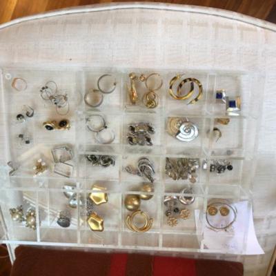 124. Jewelry, Earrings