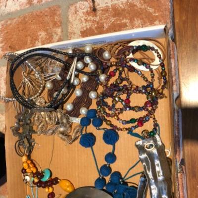 126. Jewelry Necklace, Turquoise, Felt