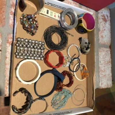 127. Jewelry Bracelets and Cases