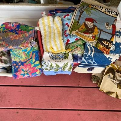 Lot # 800 Vintage Tea Towels 