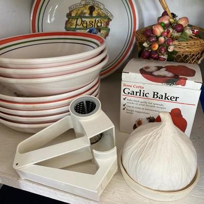 Lot #805 Pasta Set 