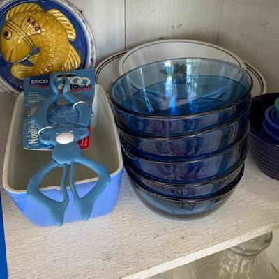 Lot # 807 Lot of bowls 