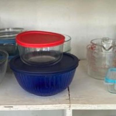 Lot # 808 Lot of Pyrex and mixing bowls 