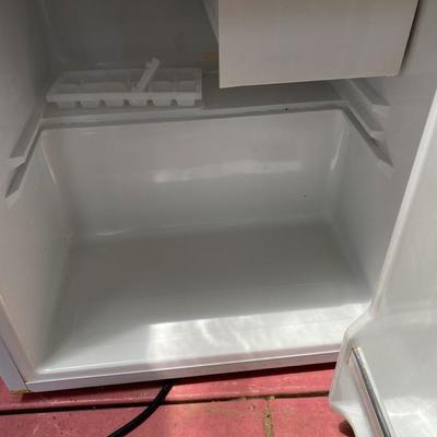 Lot # 812 Mini Magic Chef Fridge 