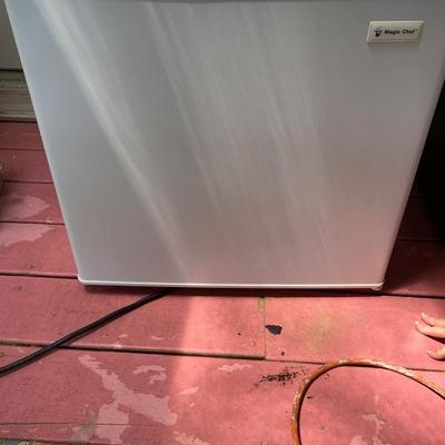 Lot # 812 Mini Magic Chef Fridge 