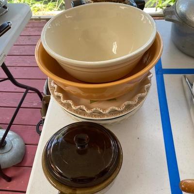 Lot # 829 McCoy Mixing bowl lot 