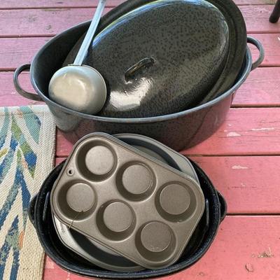 Lot # 836 Large Cookware 