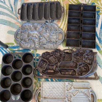 Lot # 837 Cast iron Molds, Bakeware 