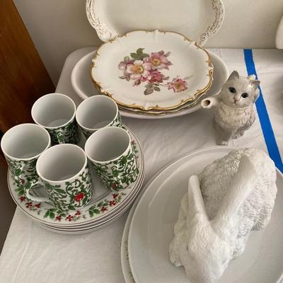 Lot # 848 China a lot with porcelain bunny and porcelain cat teapot