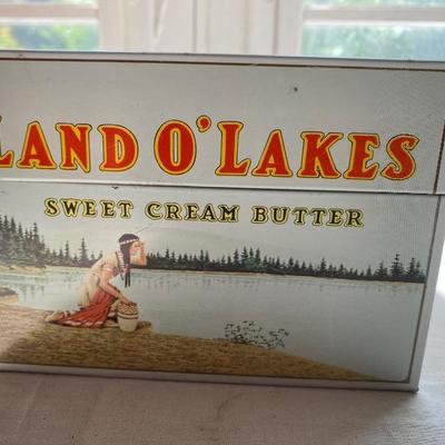 Lot # 859 Vintage Land O Lakes recipe box