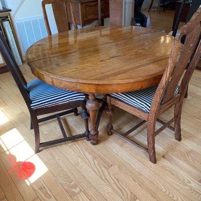 Lot # 866 Round oak table with five chairs