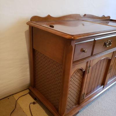 Lot 53: Vintage Magnavox Astro-sonic, Micromatic Record ...