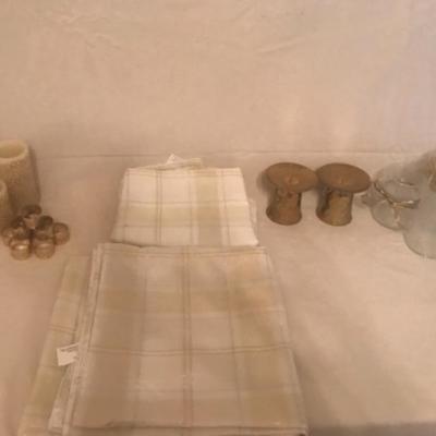 Lot 58 Table decor