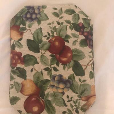 Lot 61 Table placemats and napkins