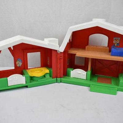 Fisher Price Barn Toy. No Accessories. Date Code 2149-01