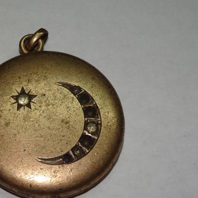 Victorian Crescent Moon & Star Gold Tone Photograph Locket, Charm, Love It! 