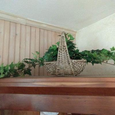 Flower basket with Ivy