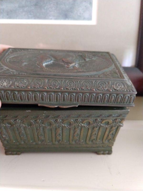 Metal trinket box