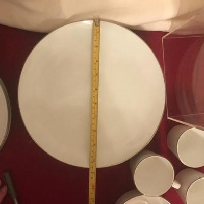 Lot 76 Porcelain dinner set by Corning Centura