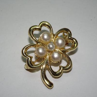 Sweet 4 Leaf Clover Pearl Pin, Brooch 