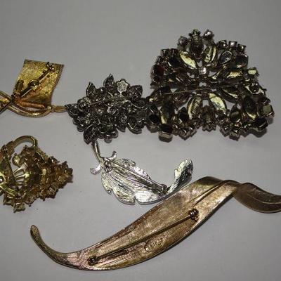 Vintage Brooch Lot, USA Flag, Grapes, Leaves and more!