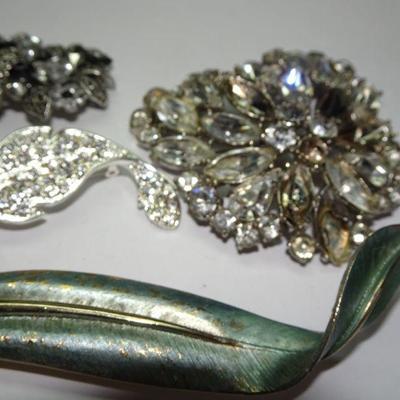 Vintage Brooch Lot, USA Flag, Grapes, Leaves and more!