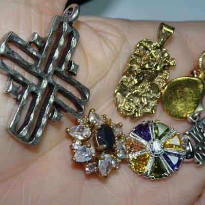 Nice little Jewelry Lot Collection, Necklaces, Pendants, Earrings and more! 