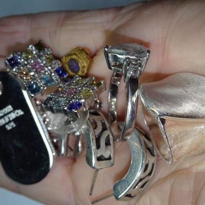 Nice little Jewelry Lot Collection, Necklaces, Pendants, Earrings and more! 