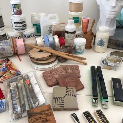 Lot # 1260  A hodgepodge of art supplies