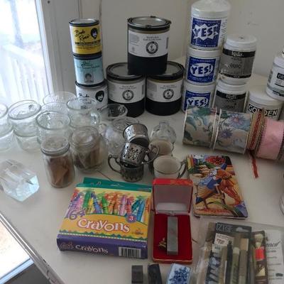 Lot # 1260  A hodgepodge of art supplies