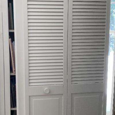 Lot #936 Large White Bi-Fold Door Bookshelf with Books 