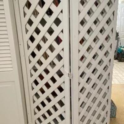 Lot # 938 Lattice Door Bookshelf with Art Books 