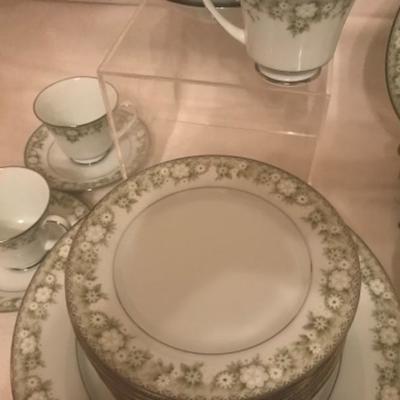Lot 85 Fine China Noritake