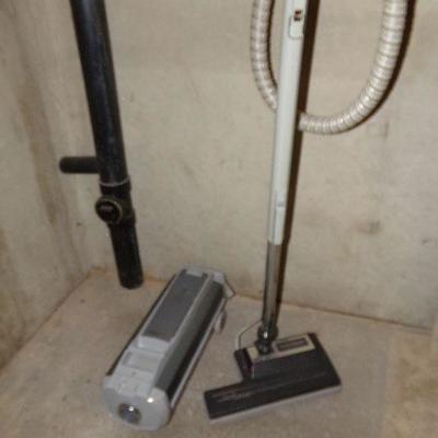 LOT 4   ELECTROLUX CANISTER VACUUM