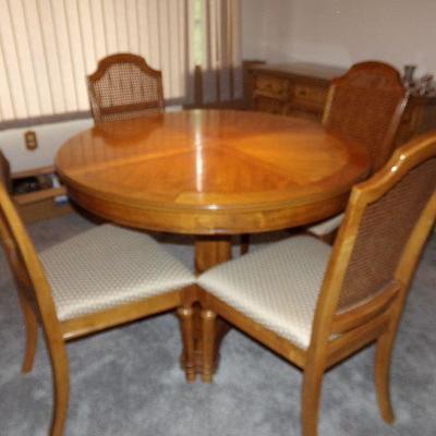 LOT 15  DINING ROOM TABLE