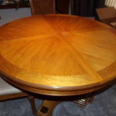 LOT 15  DINING ROOM TABLE