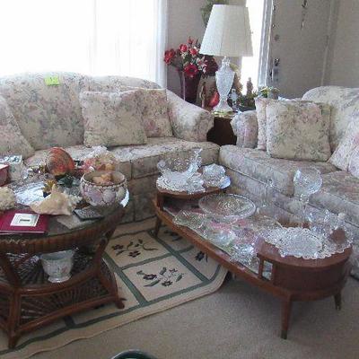 LOT 1 - Floral Sofa & Loveseat Set - Almost brand new condition