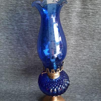Kerosene hurricane lamp