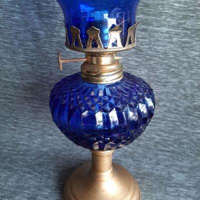 Kerosene hurricane lamp