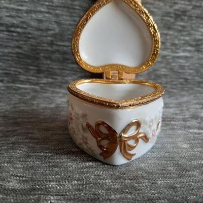 Vintage trinket box