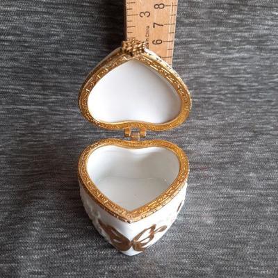 Vintage trinket box