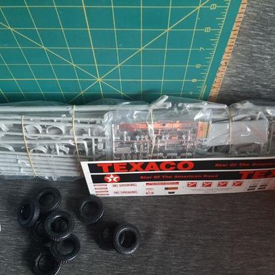 Fruehauf Texaco (needs to be assembled) 