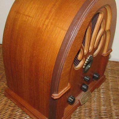 Lot 52- Vintage Thomas Collection Wood Radio 