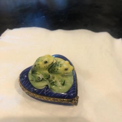 Parry Vieille Limoges Frog Toads Lily Pad Heart Trinket Box France P.V.