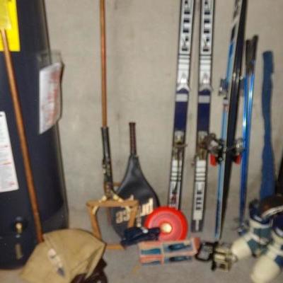 LOT 52  ATHLETIC SPORTS/OUTDOOR EQUIPMENT